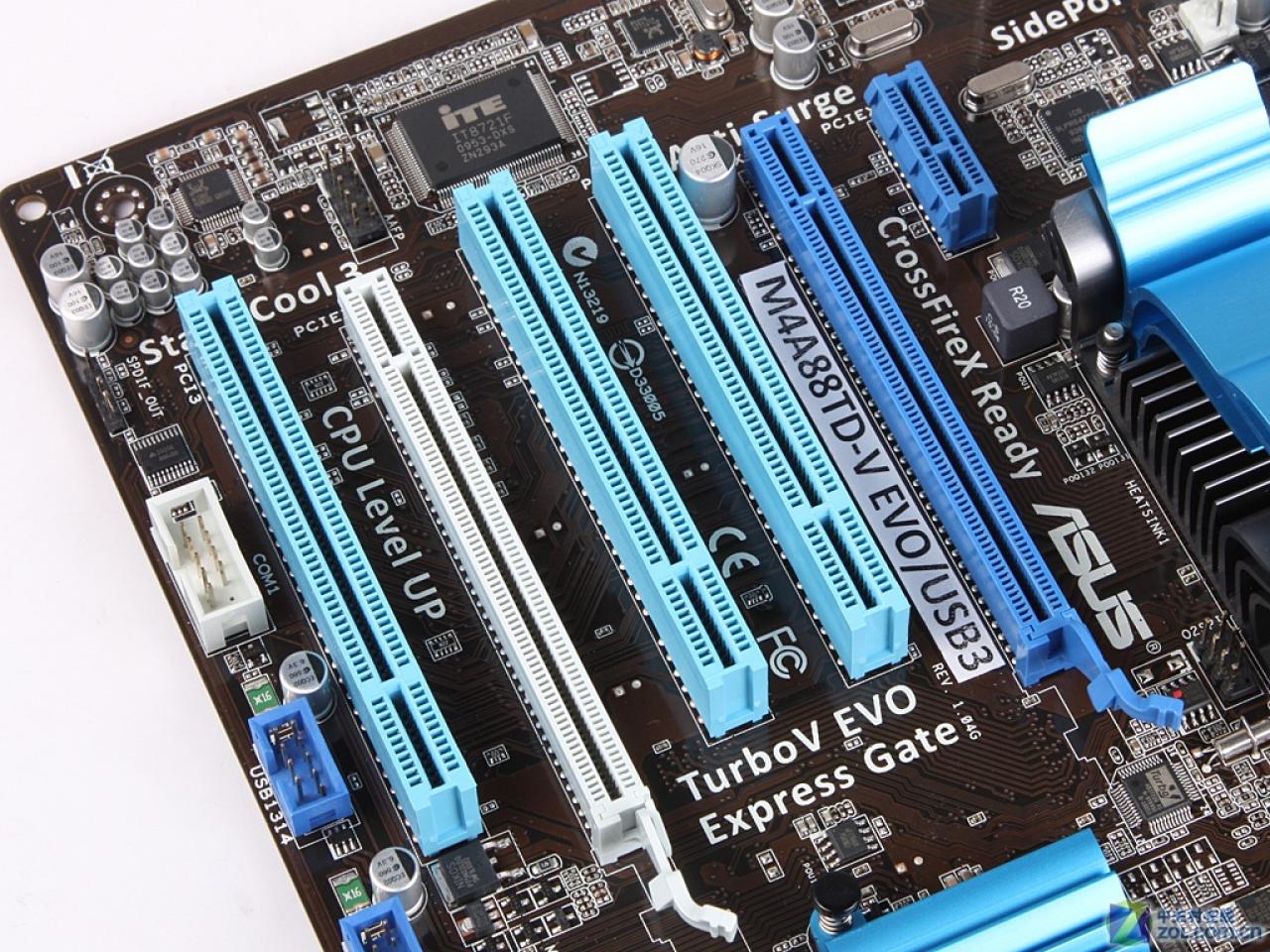 [06/04/2010] Asus M4A88TD-V EVO/USB3 (5)
