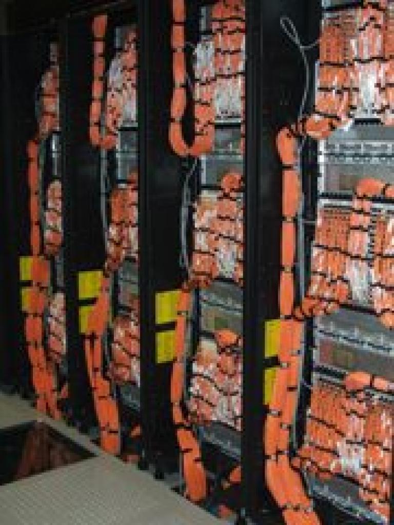 [09/04/2010] Myrinet-Switches des Mare Nostrum