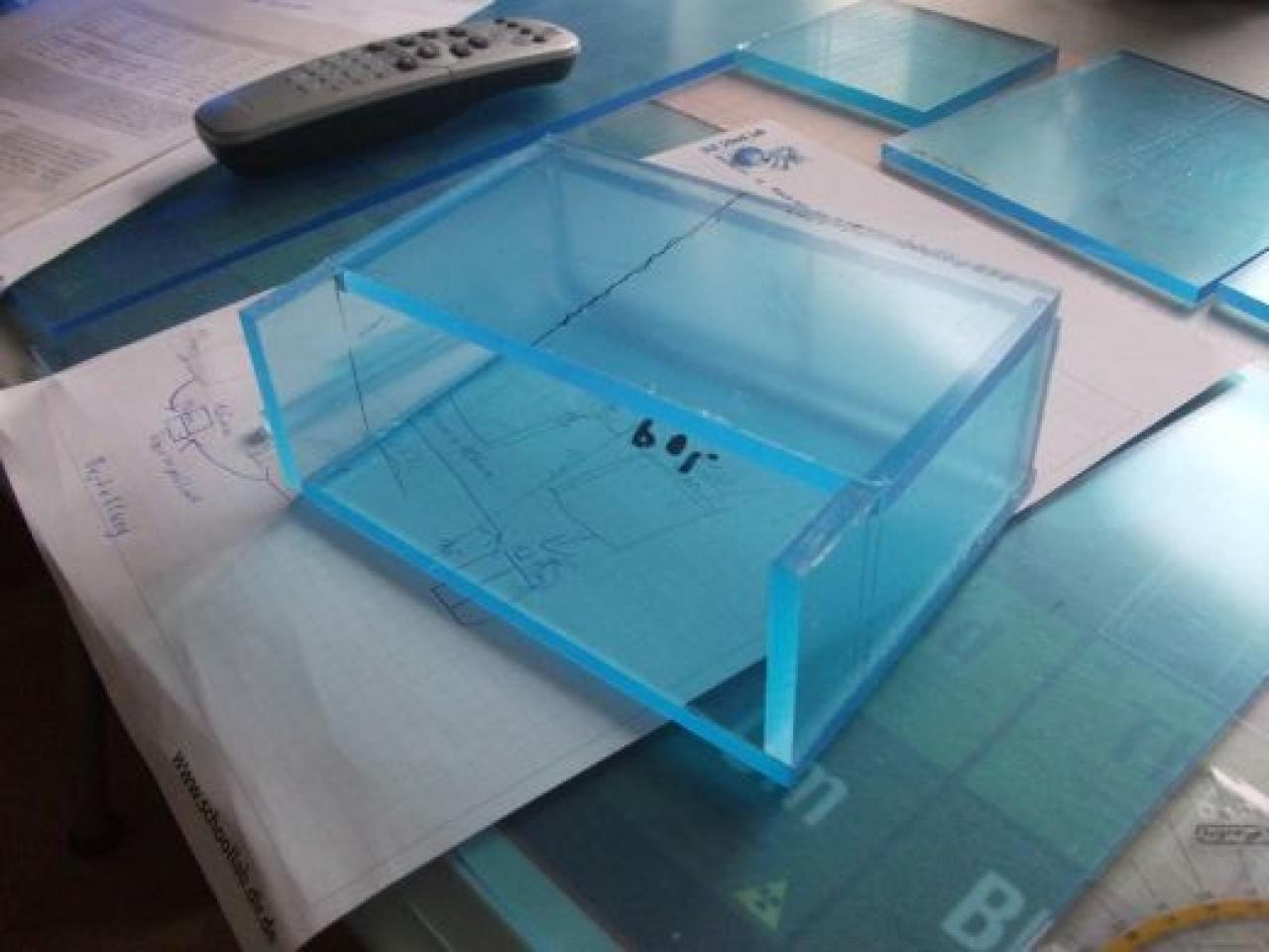 [16/04/2010] Spektakuläre Wakü-Casemod mit Wasserfall-Ausgleichsbehälter und 9x120-Radiator (16)