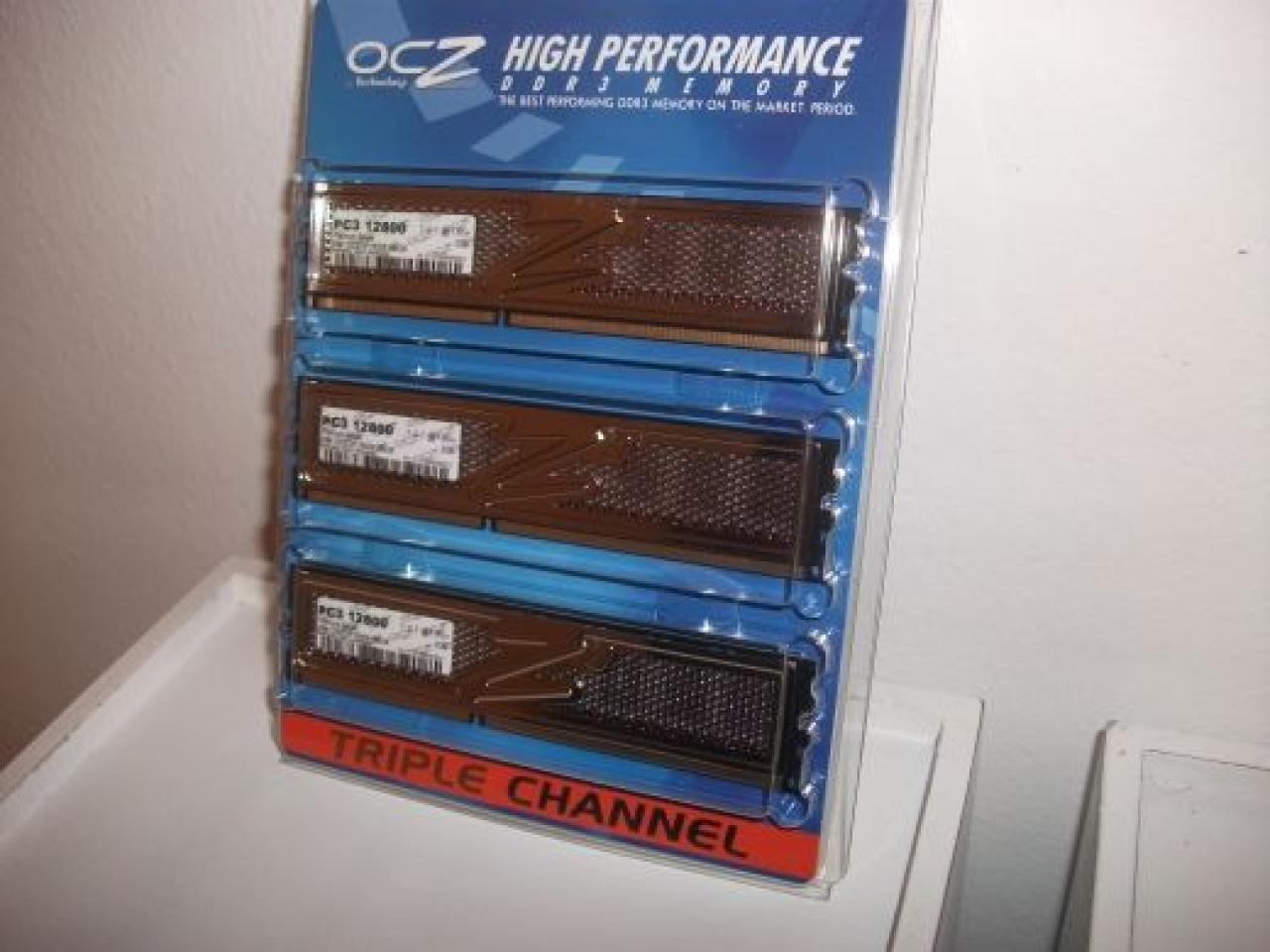 [16/04/2010] Spektakuläre Wakü-Casemod mit Wasserfall-Ausgleichsbehälter und 9x120-Radiator (20)