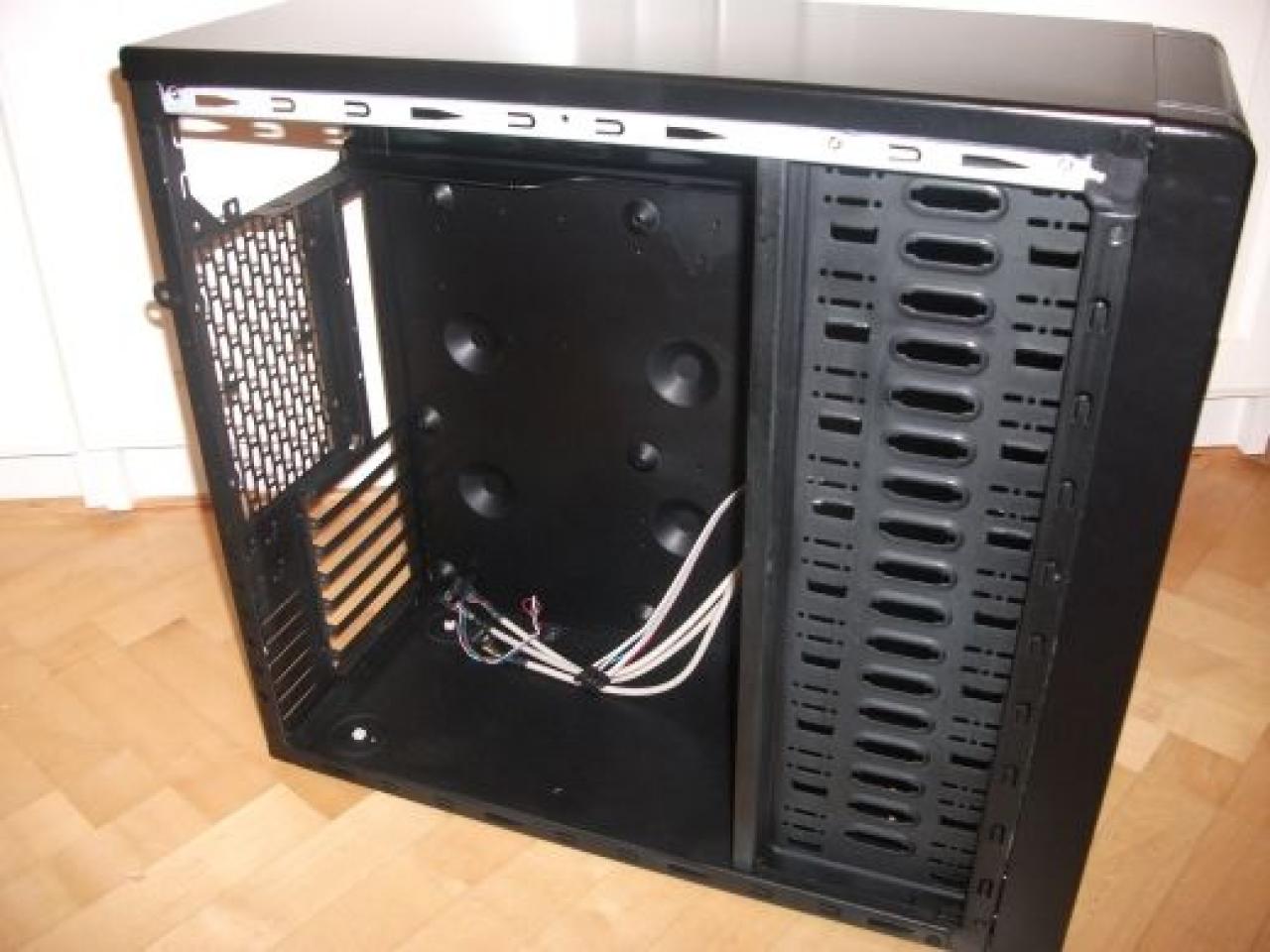 [16/04/2010] Spektakuläre Wakü-Casemod mit Wasserfall-Ausgleichsbehälter und 9x120-Radiator (25)