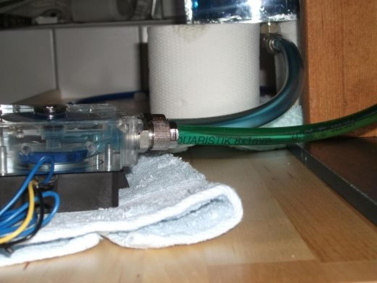 [16/04/2010] Spektakuläre Wakü-Casemod mit Wasserfall-Ausgleichsbehälter und 9x120-Radiator (35)