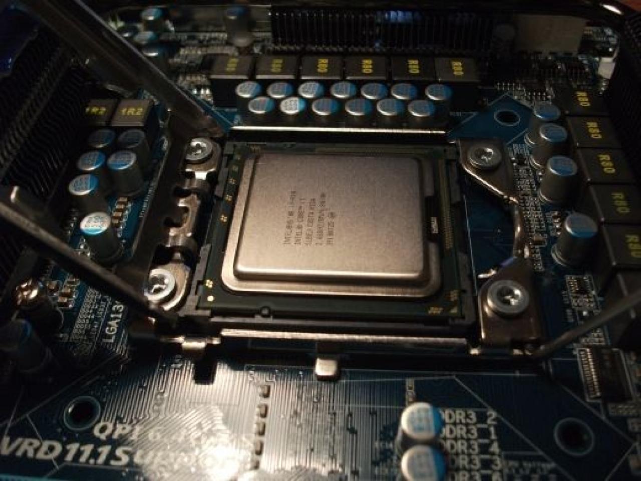 [16/04/2010] Spektakuläre Wakü-Casemod mit Wasserfall-Ausgleichsbehälter und 9x120-Radiator (38)