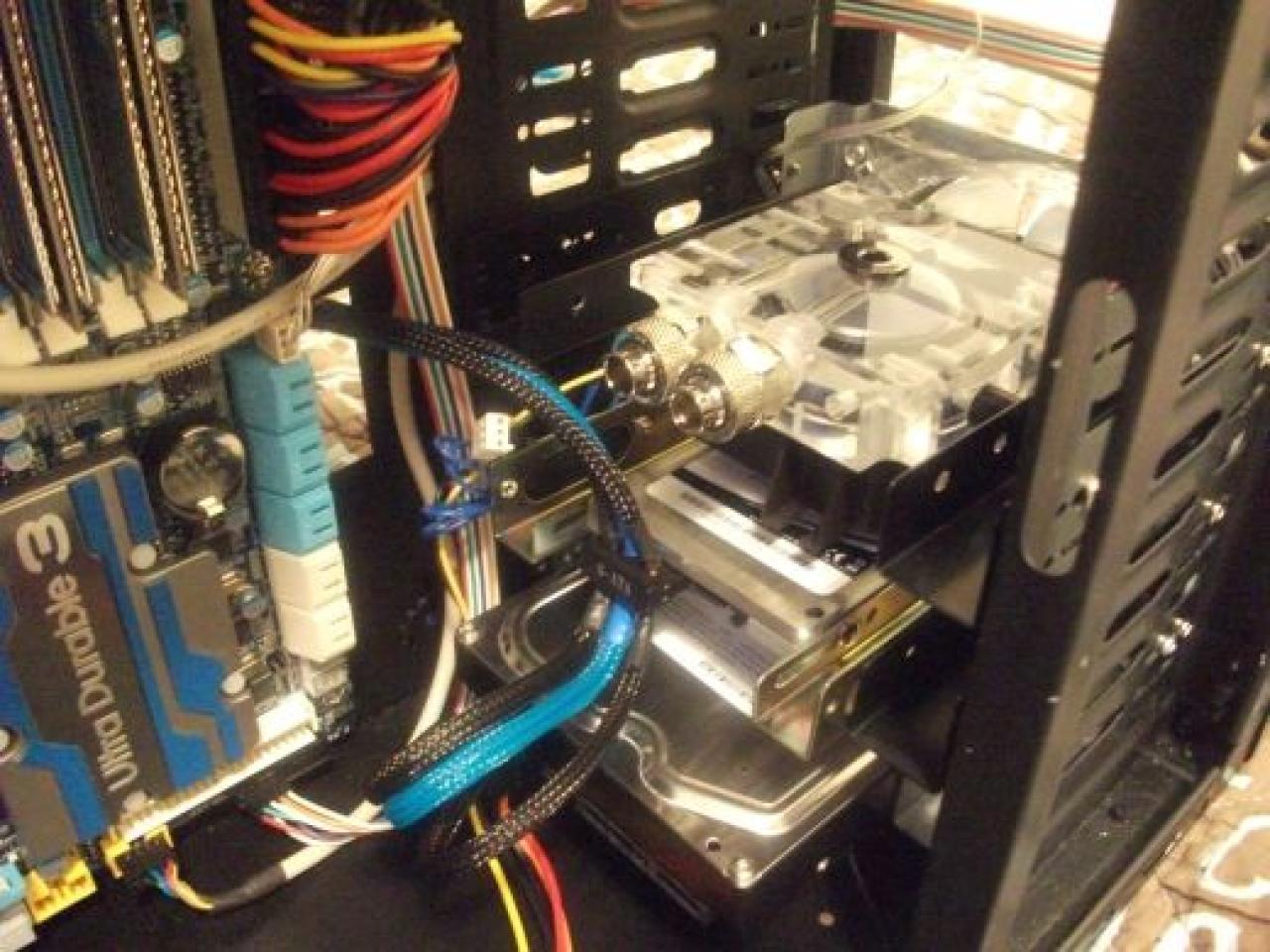 [16/04/2010] Spektakuläre Wakü-Casemod mit Wasserfall-Ausgleichsbehälter und 9x120-Radiator (42)