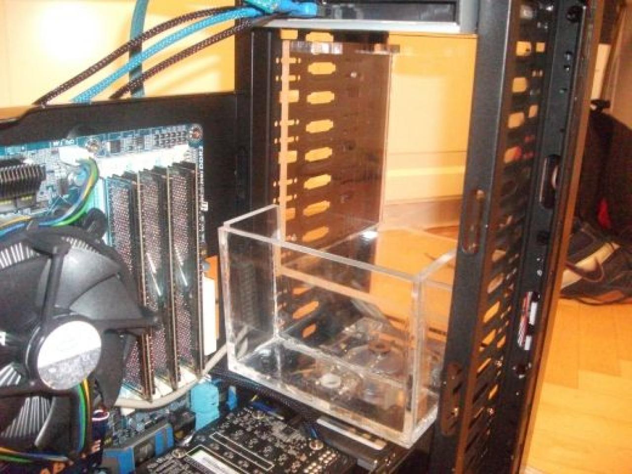 [16/04/2010] Spektakuläre Wakü-Casemod mit Wasserfall-Ausgleichsbehälter und 9x120-Radiator (46)