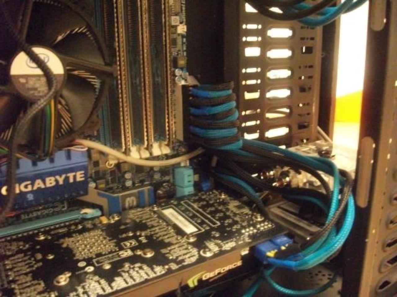 [16/04/2010] Spektakuläre Wakü-Casemod mit Wasserfall-Ausgleichsbehälter und 9x120-Radiator (51)
