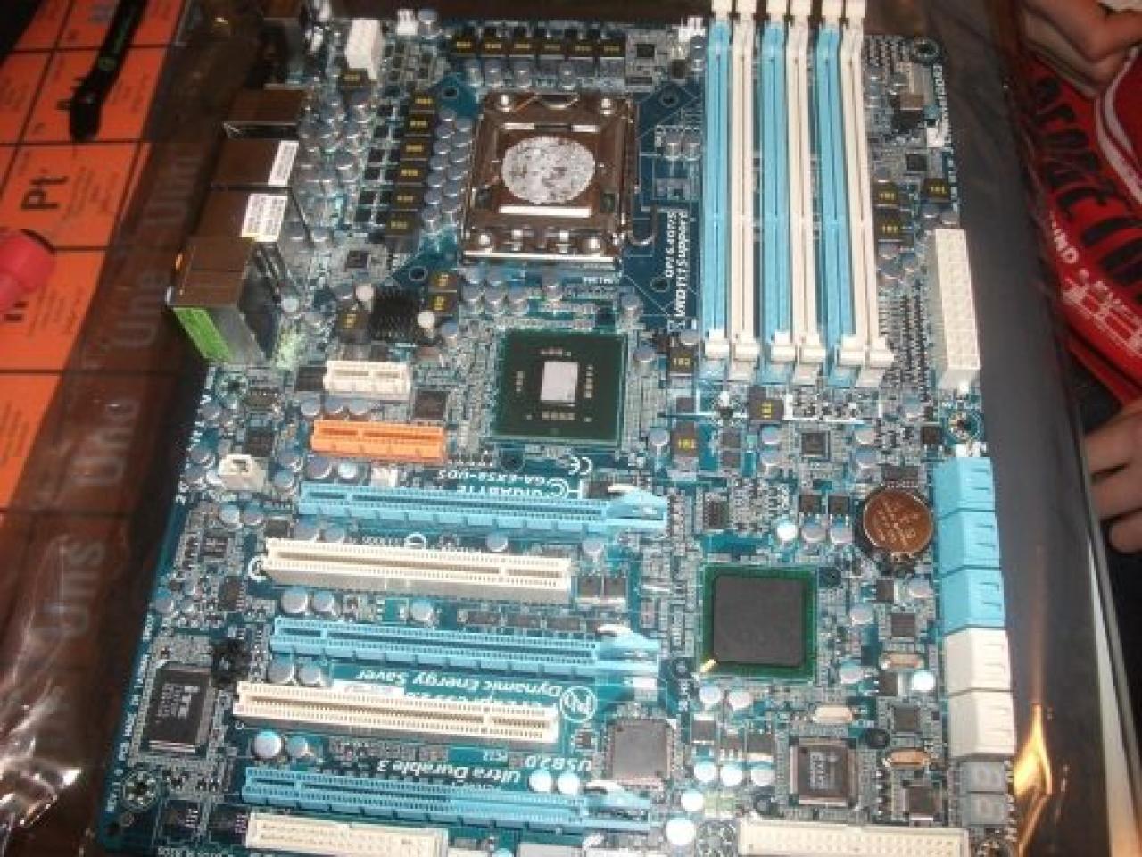 [16/04/2010] Spektakuläre Wakü-Casemod mit Wasserfall-Ausgleichsbehälter und 9x120-Radiator (53)