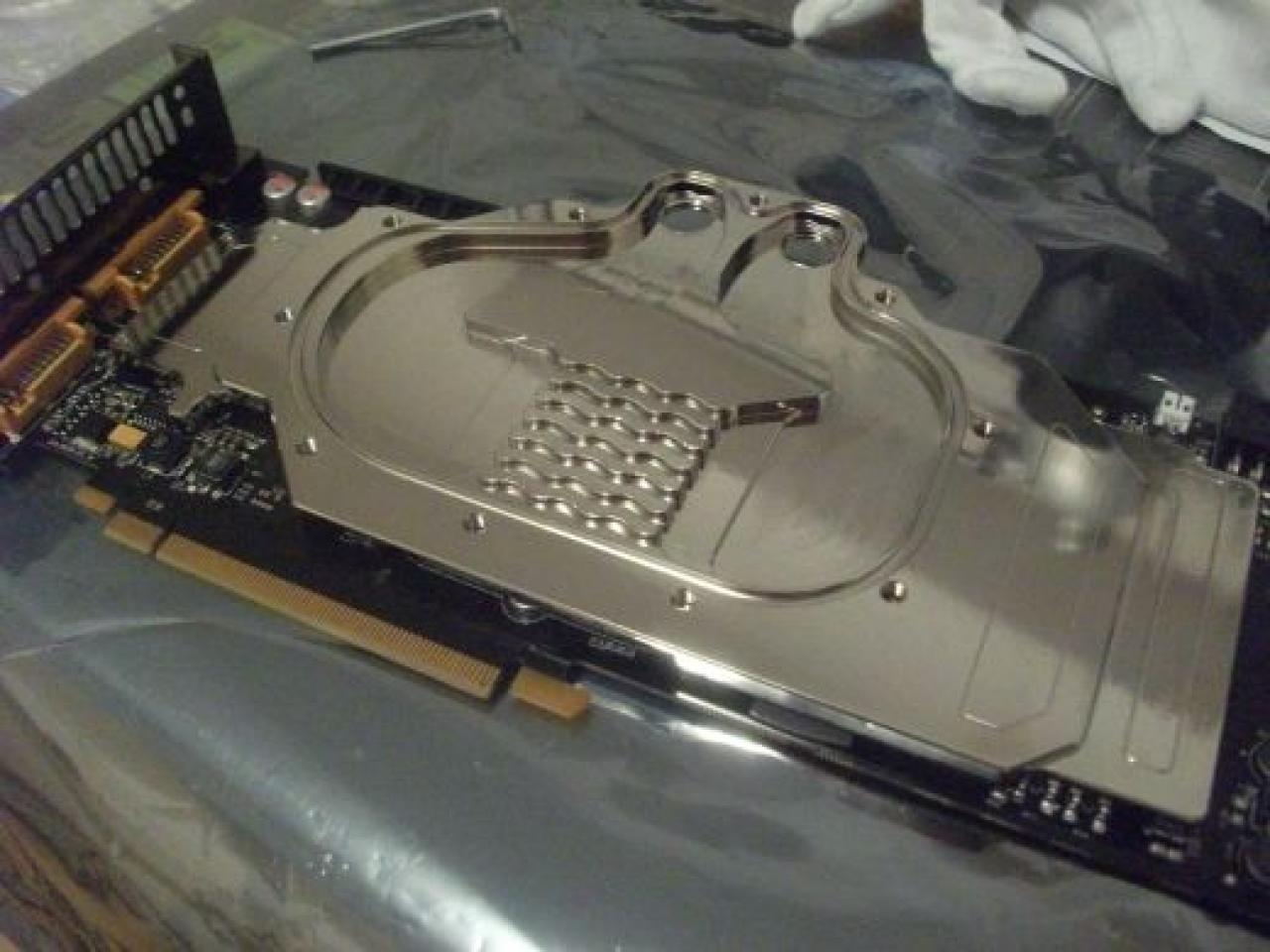 [16/04/2010] Spektakuläre Wakü-Casemod mit Wasserfall-Ausgleichsbehälter und 9x120-Radiator (63)