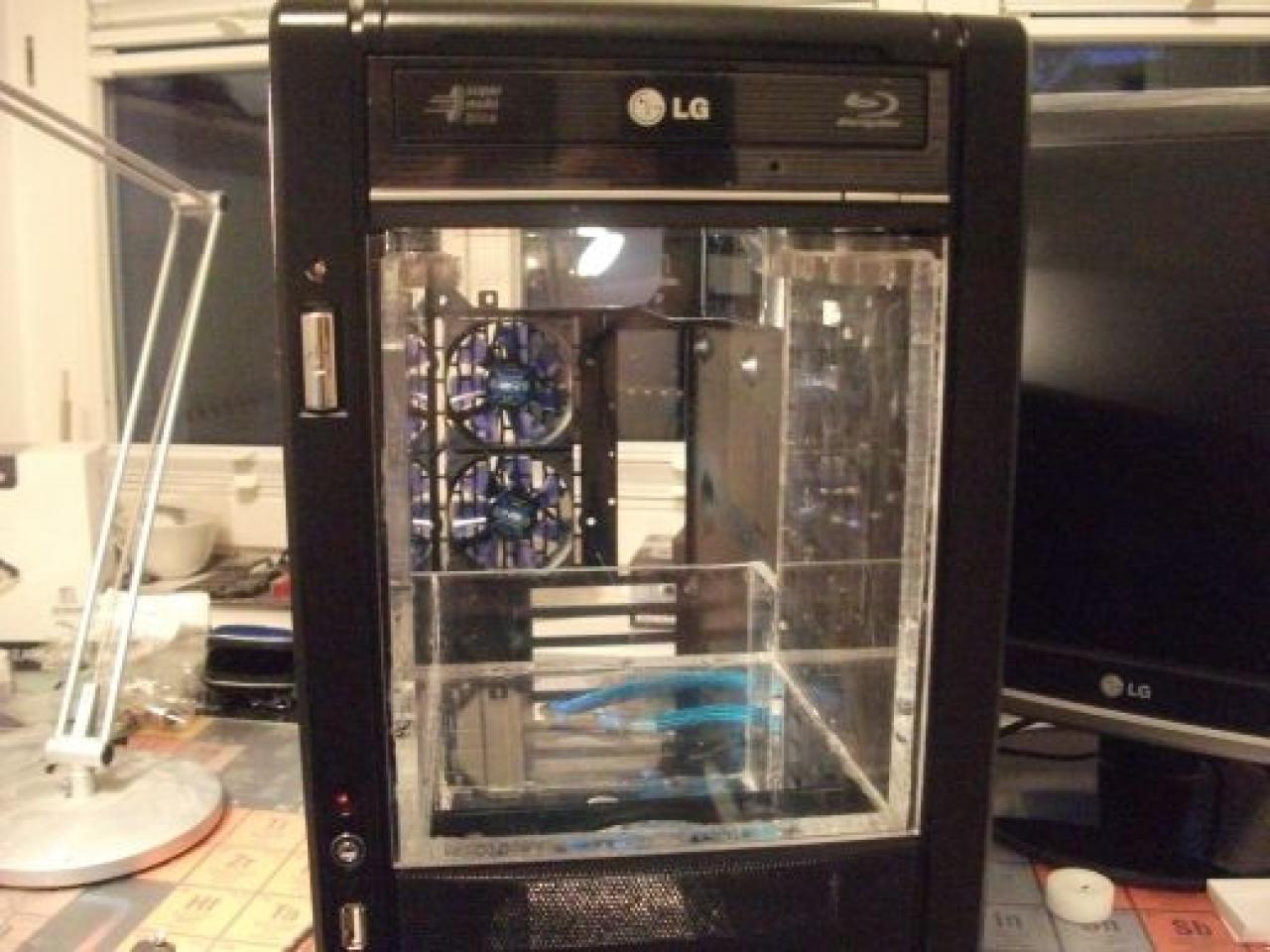 [16/04/2010] Spektakuläre Wakü-Casemod mit Wasserfall-Ausgleichsbehälter und 9x120-Radiator (66)