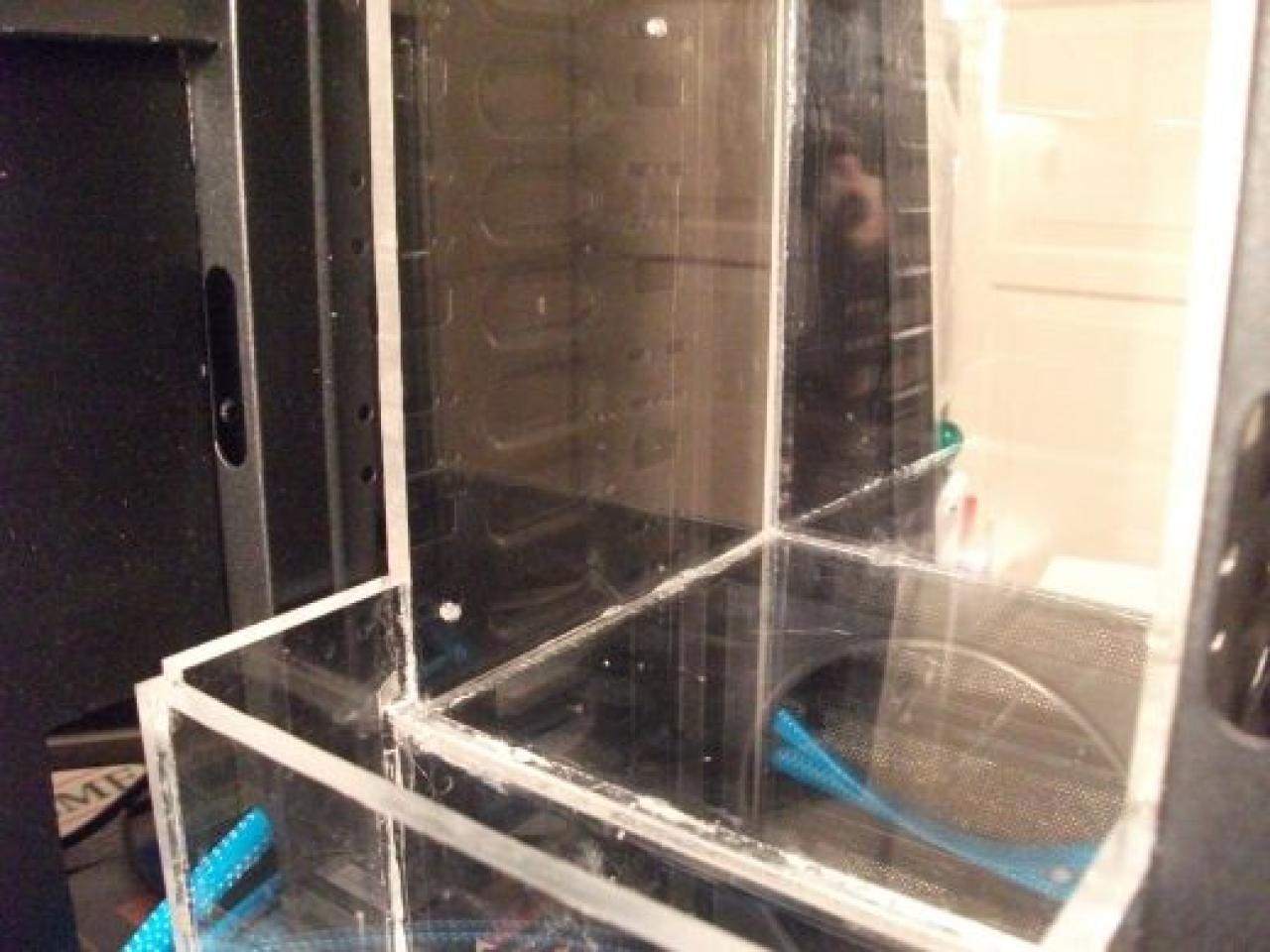 [16/04/2010] Spektakuläre Wakü-Casemod mit Wasserfall-Ausgleichsbehälter und 9x120-Radiator (67)