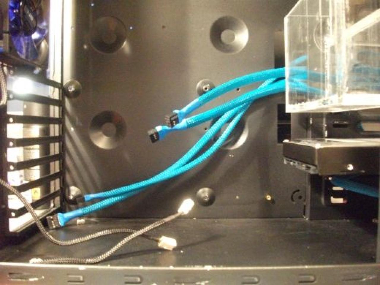 [16/04/2010] Spektakuläre Wakü-Casemod mit Wasserfall-Ausgleichsbehälter und 9x120-Radiator (68)