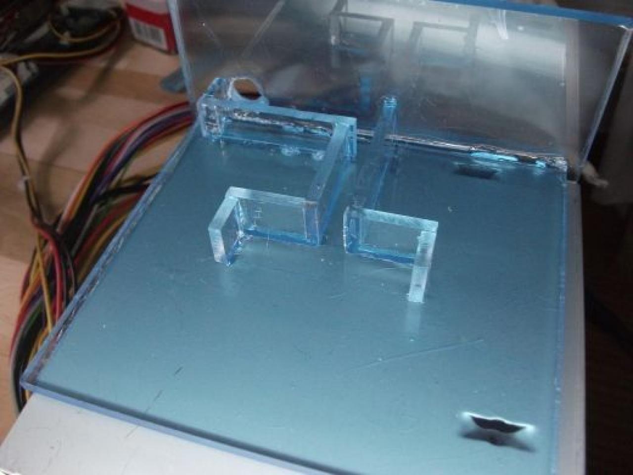 [16/04/2010] Spektakuläre Wakü-Casemod mit Wasserfall-Ausgleichsbehälter und 9x120-Radiator (91)