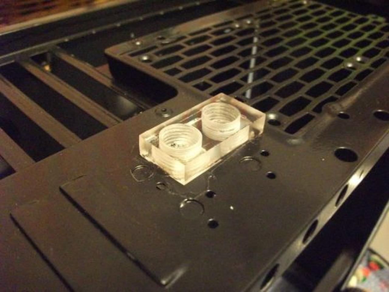[16/04/2010] Spektakuläre Wakü-Casemod mit Wasserfall-Ausgleichsbehälter und 9x120-Radiator (96)