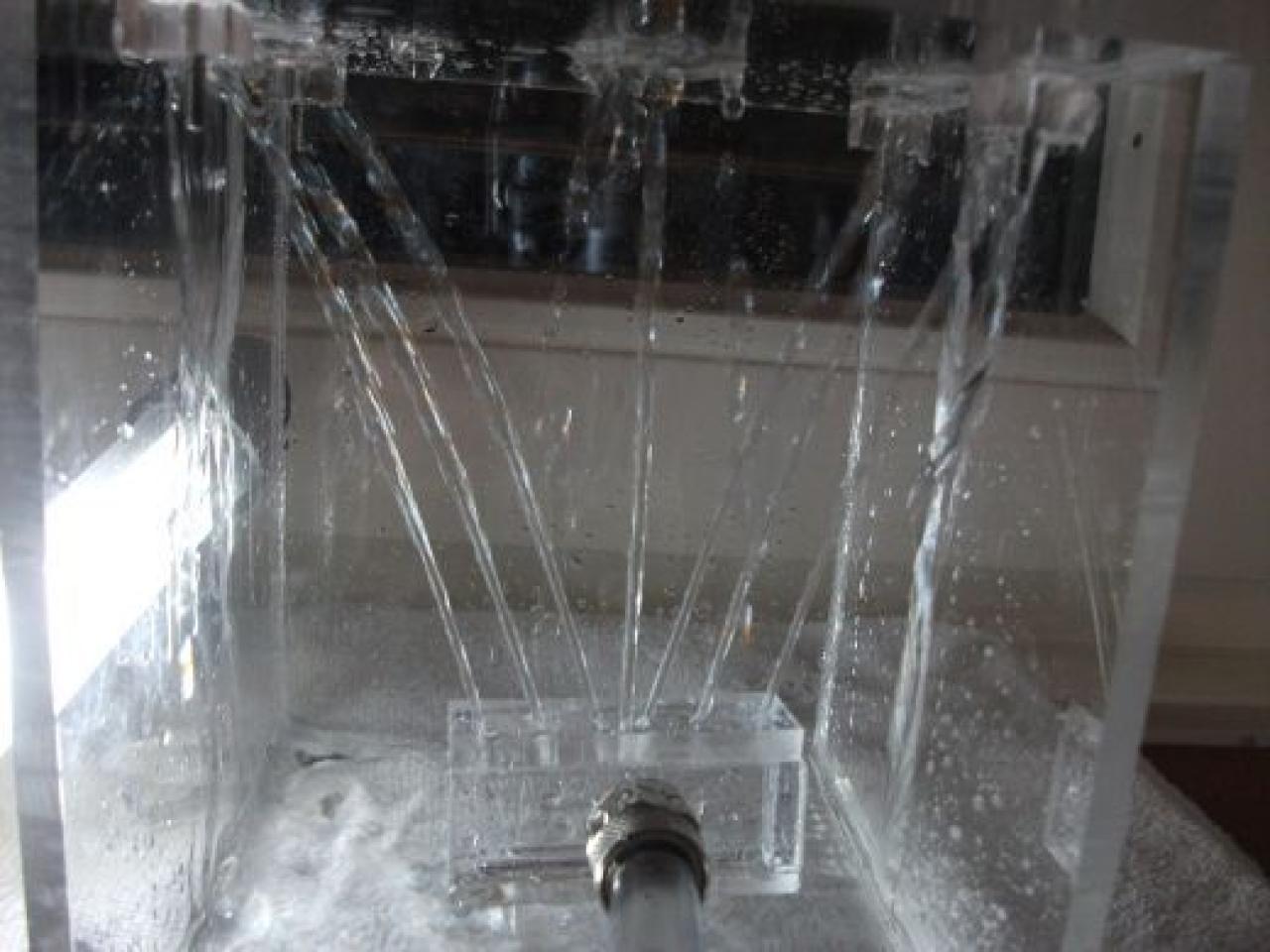 [16/04/2010] Spektakuläre Wakü-Casemod mit Wasserfall-Ausgleichsbehälter und 9x120-Radiator (100)