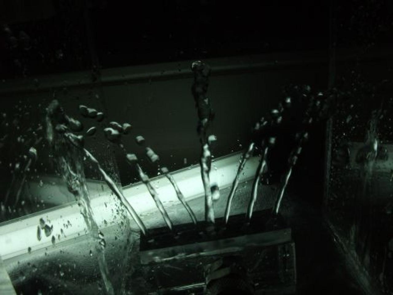 [16/04/2010] Spektakuläre Wakü-Casemod mit Wasserfall-Ausgleichsbehälter und 9x120-Radiator (107)