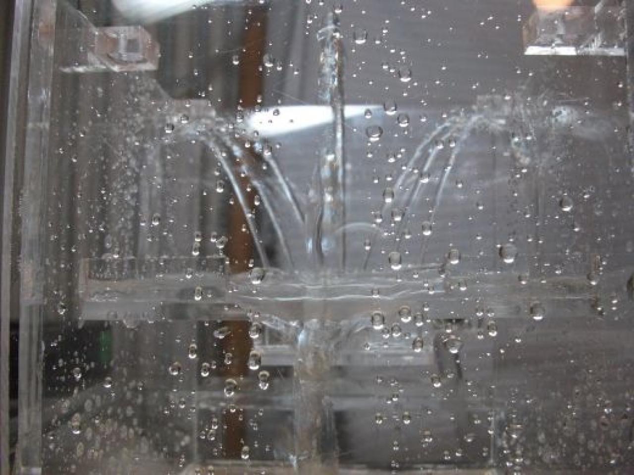 [16/04/2010] Spektakuläre Wakü-Casemod mit Wasserfall-Ausgleichsbehälter und 9x120-Radiator (113)