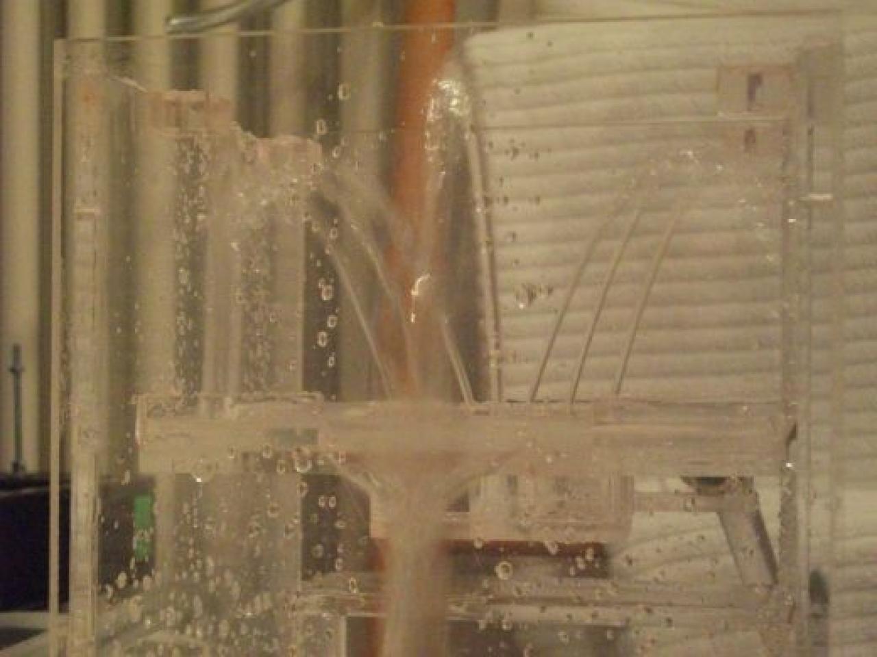 [16/04/2010] Spektakuläre Wakü-Casemod mit Wasserfall-Ausgleichsbehälter und 9x120-Radiator (115)