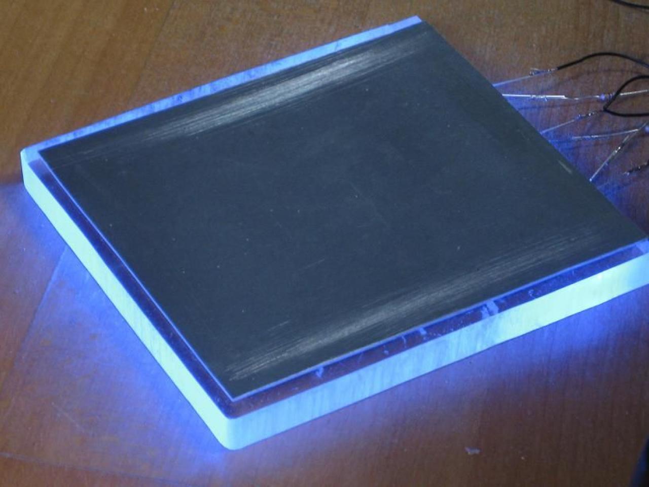 [22/04/2010] Faszinierende Luxus-Casemod: XE's Murdermod in Black and Blue (2)