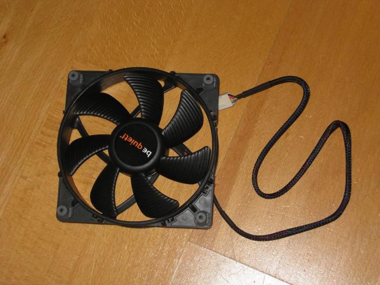 [22/04/2010] Faszinierende Luxus-Casemod: XE's Murdermod in Black and Blue (12)