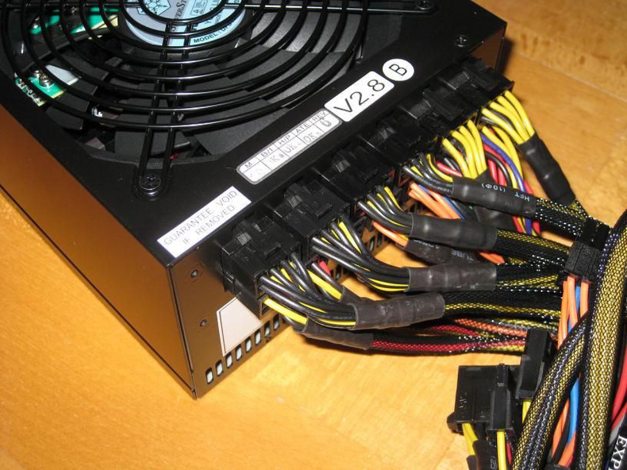 [22/04/2010] Faszinierende Luxus-Casemod: XE's Murdermod in Black and Blue (14)