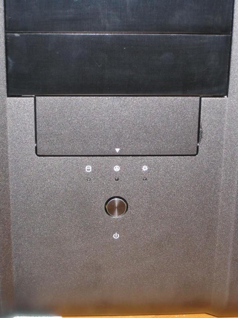 [22/04/2010] Faszinierende Luxus-Casemod: XE's Murdermod in Black and Blue (16)