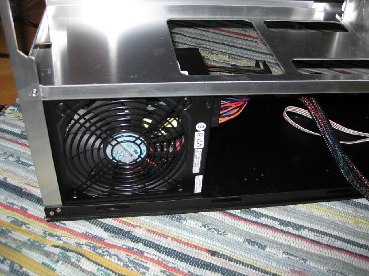 [22/04/2010] Faszinierende Luxus-Casemod: XE's Murdermod in Black and Blue (19)