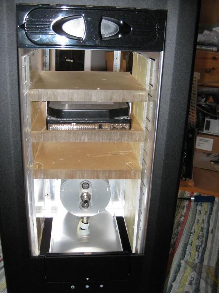 [22/04/2010] Faszinierende Luxus-Casemod: XE's Murdermod in Black and Blue (22)