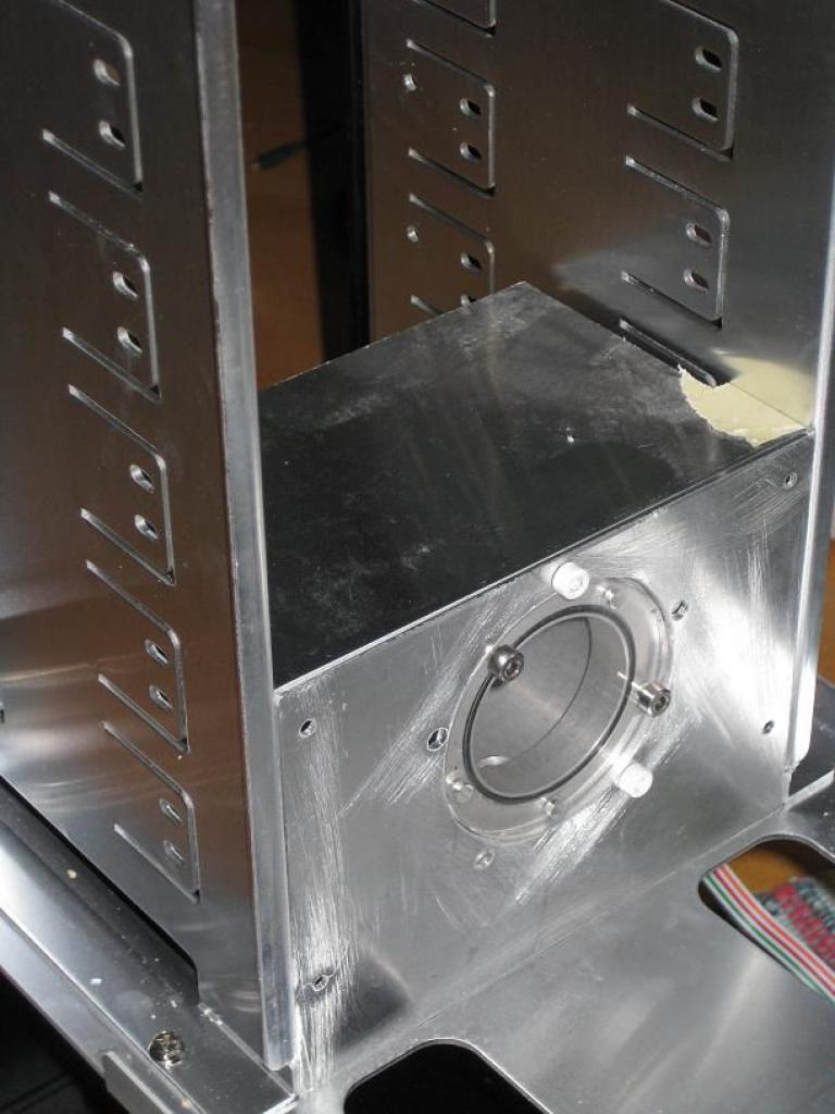 [22/04/2010] Faszinierende Luxus-Casemod: XE's Murdermod in Black and Blue (23)