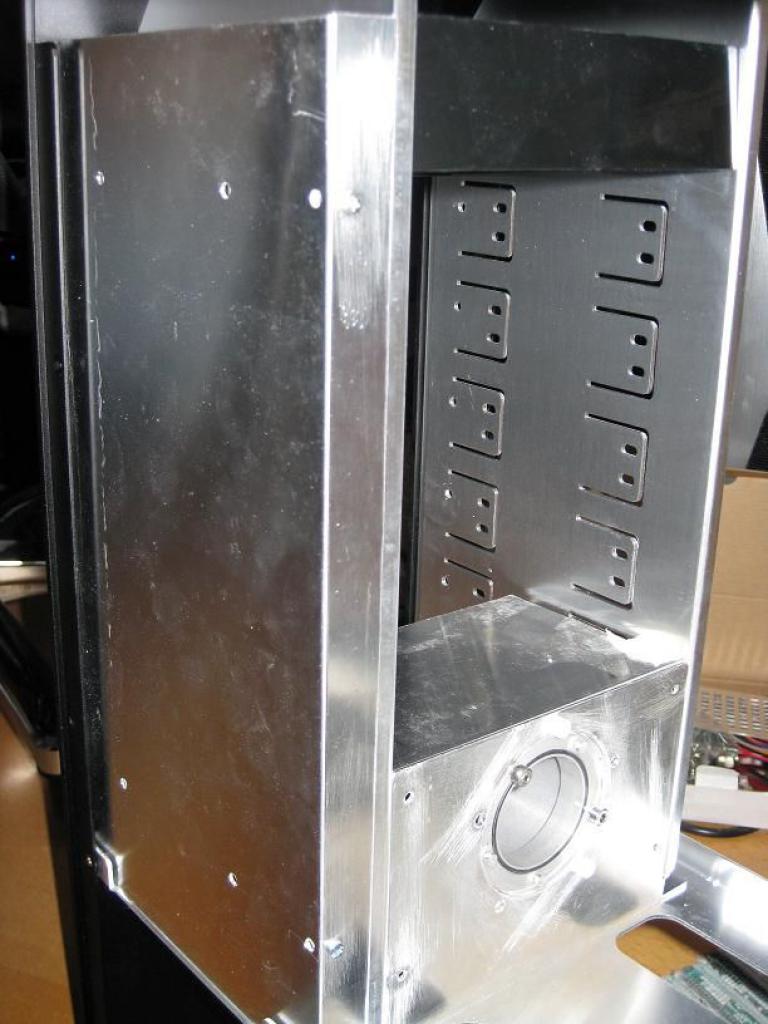[22/04/2010] Faszinierende Luxus-Casemod: XE's Murdermod in Black and Blue (24)