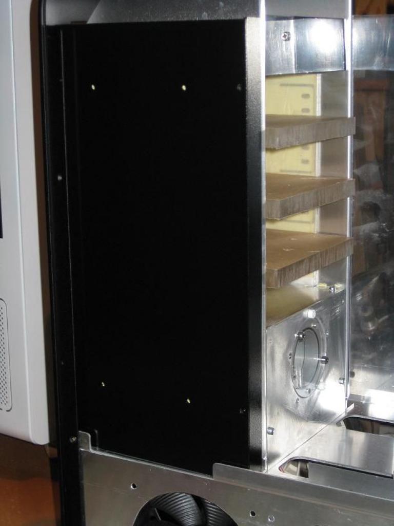 [22/04/2010] Faszinierende Luxus-Casemod: XE's Murdermod in Black and Blue (29)