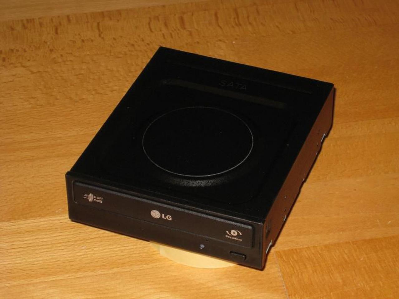 [22/04/2010] Faszinierende Luxus-Casemod: XE's Murdermod in Black and Blue (45)