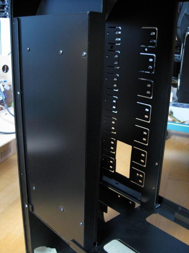 [22/04/2010] Faszinierende Luxus-Casemod: XE's Murdermod in Black and Blue (49)