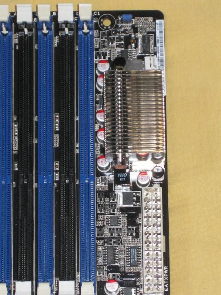 [22/04/2010] Faszinierende Luxus-Casemod: XE's Murdermod in Black and Blue (53)