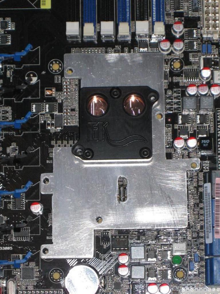 [22/04/2010] Faszinierende Luxus-Casemod: XE's Murdermod in Black and Blue (56)