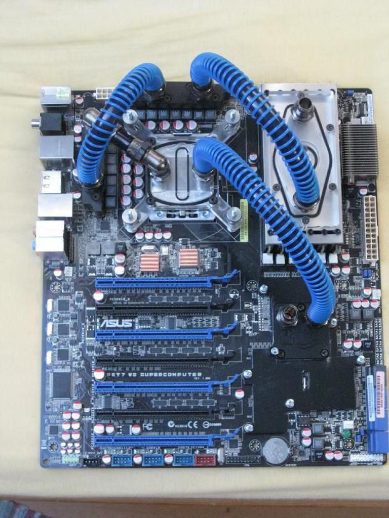 [22/04/2010] Faszinierende Luxus-Casemod: XE's Murdermod in Black and Blue (59)