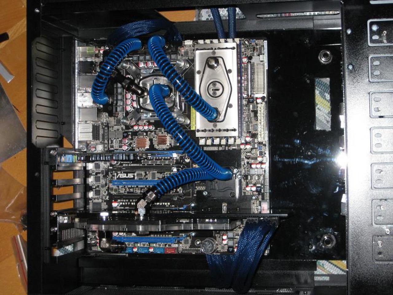 [22/04/2010] Faszinierende Luxus-Casemod: XE's Murdermod in Black and Blue (61)