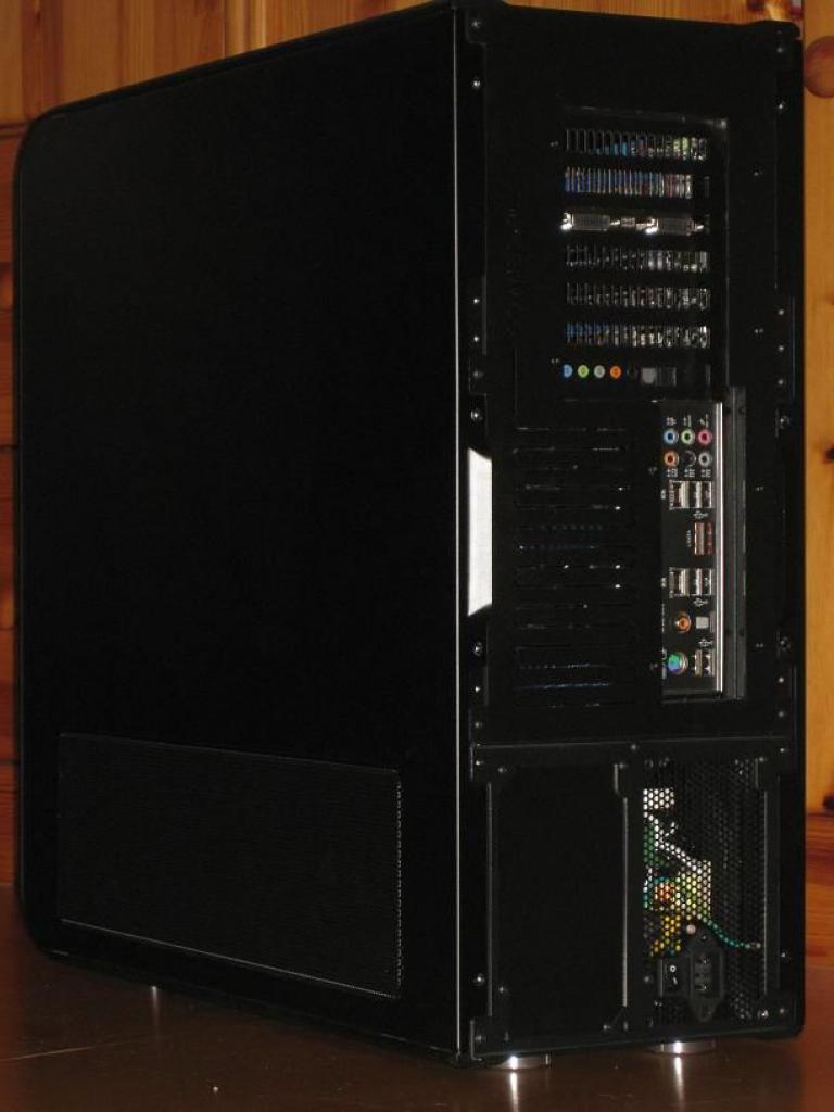 [22/04/2010] Faszinierende Luxus-Casemod: XE's Murdermod in Black and Blue (62)