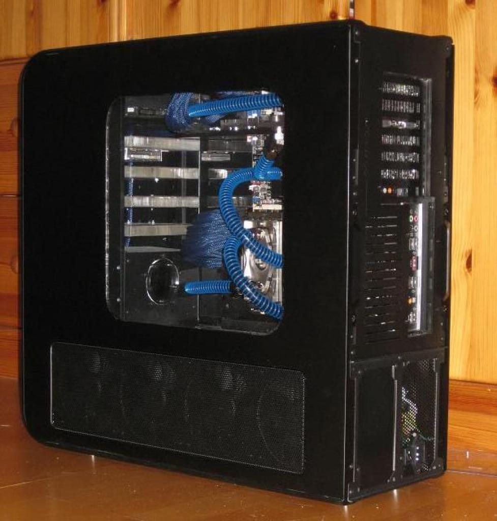 [22/04/2010] Faszinierende Luxus-Casemod: XE's Murdermod in Black and Blue (64)