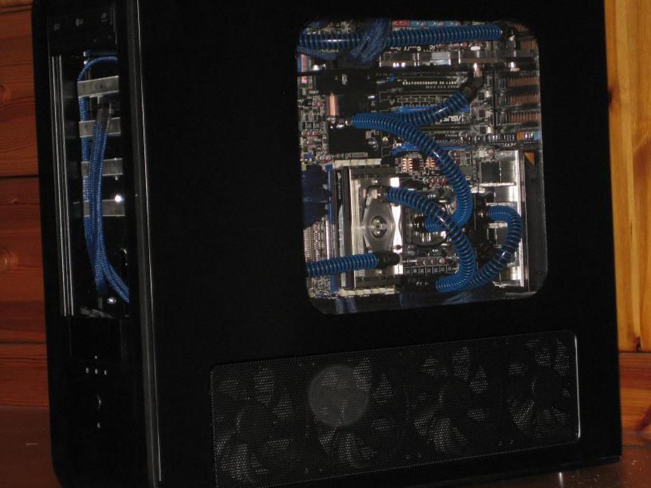 [22/04/2010] Faszinierende Luxus-Casemod: XE's Murdermod in Black and Blue (66)