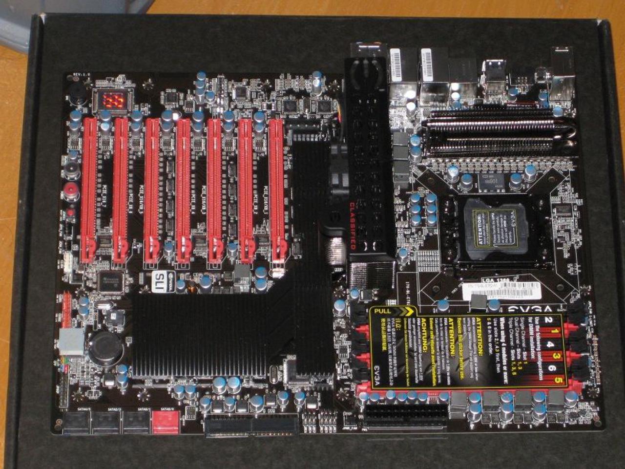 [22/04/2010] Faszinierende Luxus-Casemod: XE's Murdermod in Black and Blue (70)