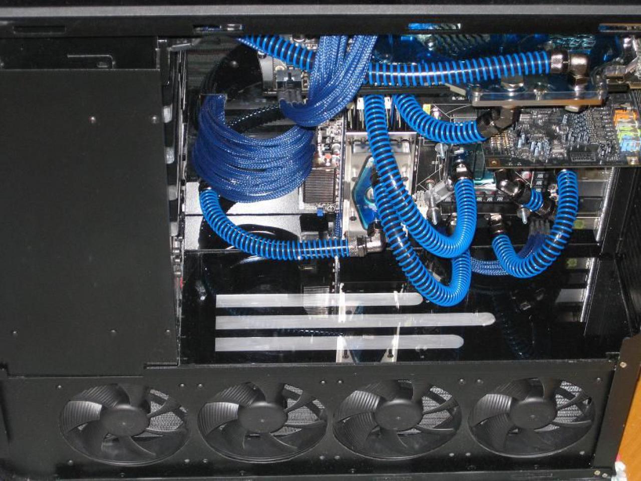 [22/04/2010] Faszinierende Luxus-Casemod: XE's Murdermod in Black and Blue (72)
