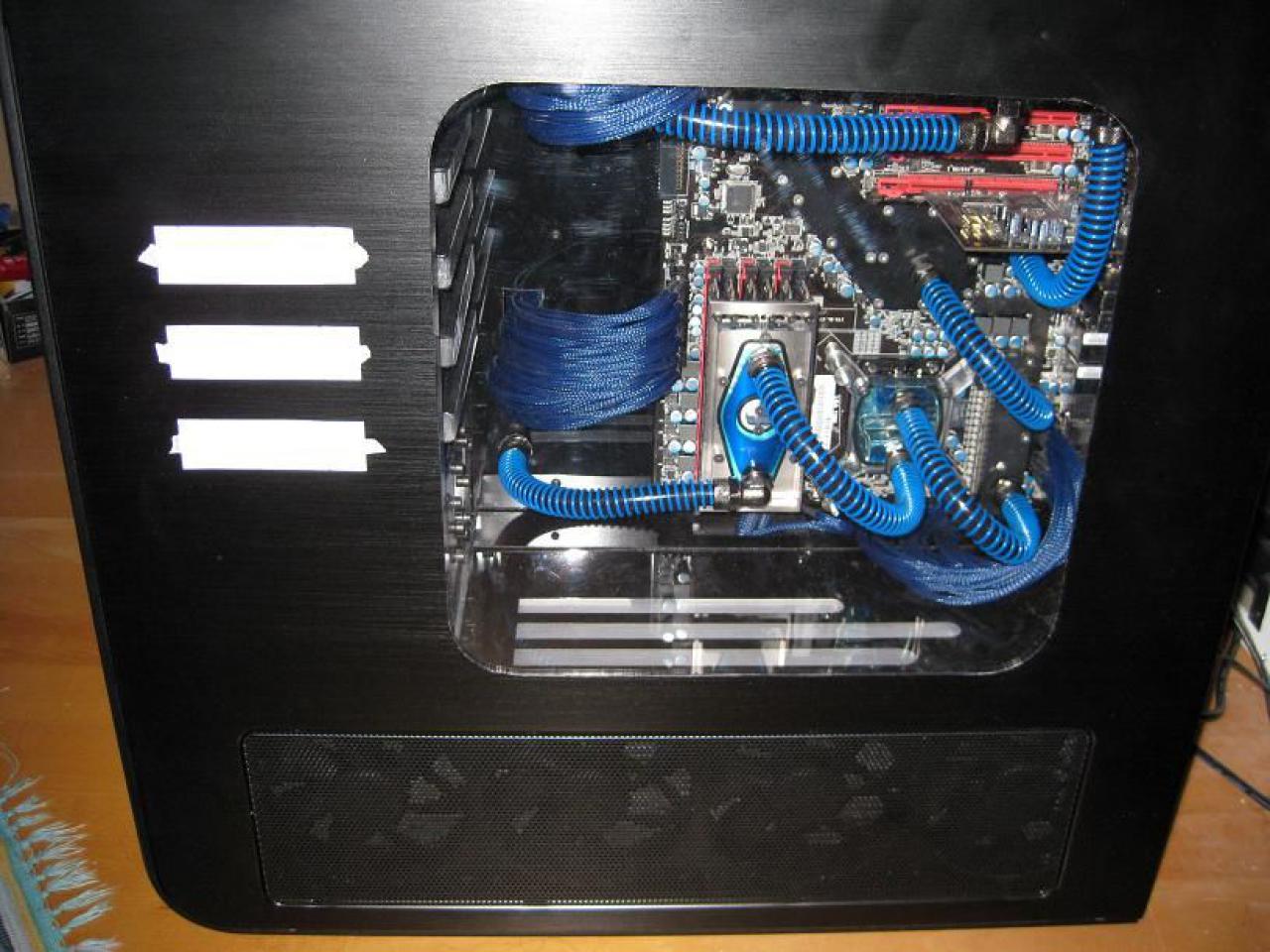 [22/04/2010] Faszinierende Luxus-Casemod: XE's Murdermod in Black and Blue (79)