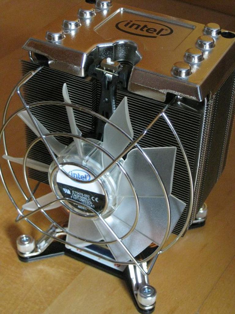 [22/04/2010] Faszinierende Luxus-Casemod: XE's Murdermod in Black and Blue (93)