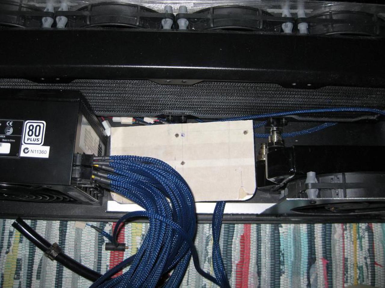 [22/04/2010] Faszinierende Luxus-Casemod: XE's Murdermod in Black and Blue (94)