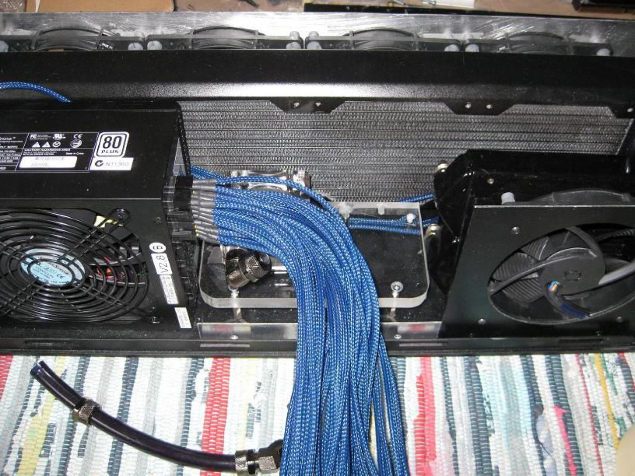[22/04/2010] Faszinierende Luxus-Casemod: XE's Murdermod in Black and Blue (96)