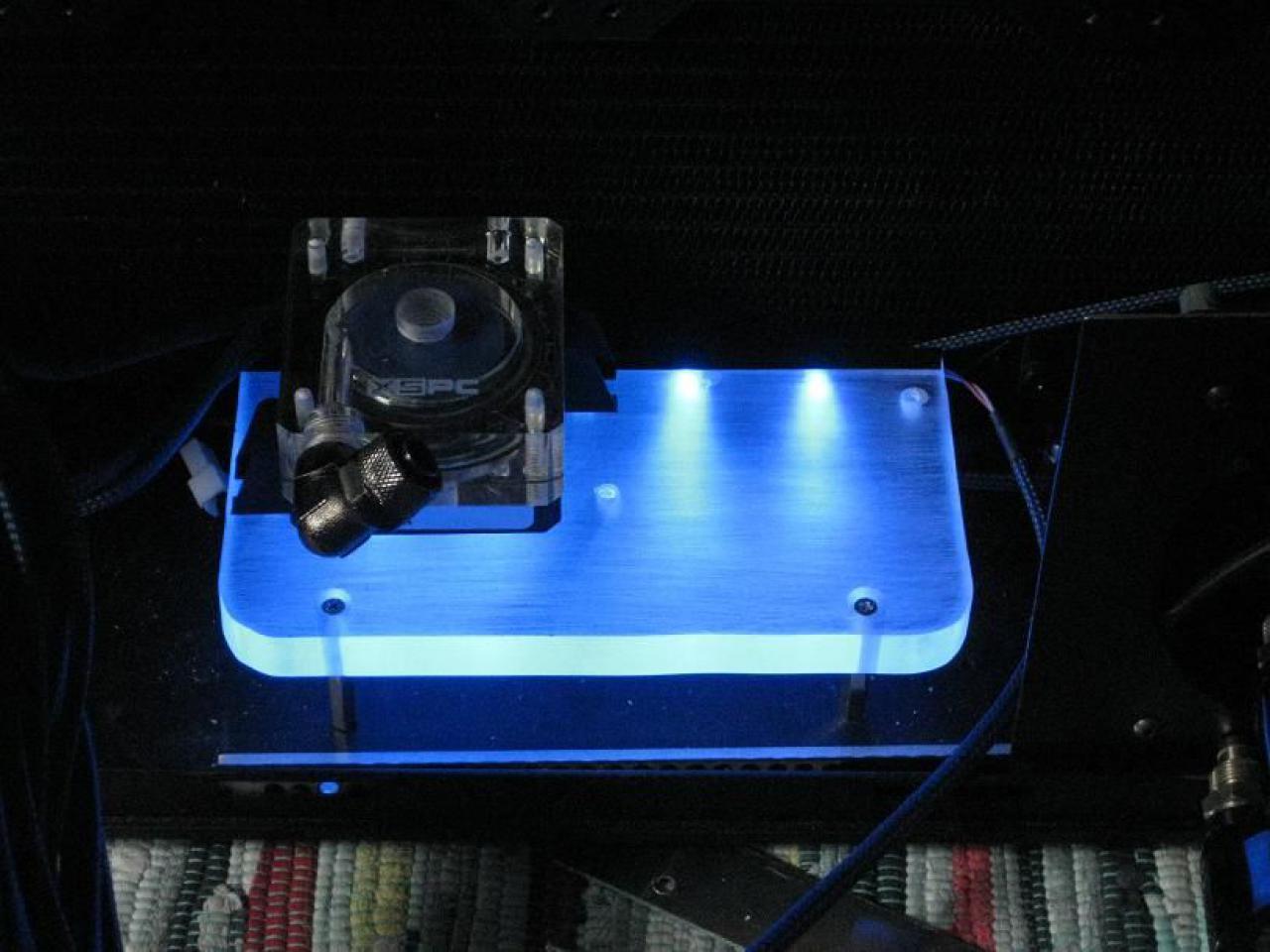 [22/04/2010] Faszinierende Luxus-Casemod: XE's Murdermod in Black and Blue (97)
