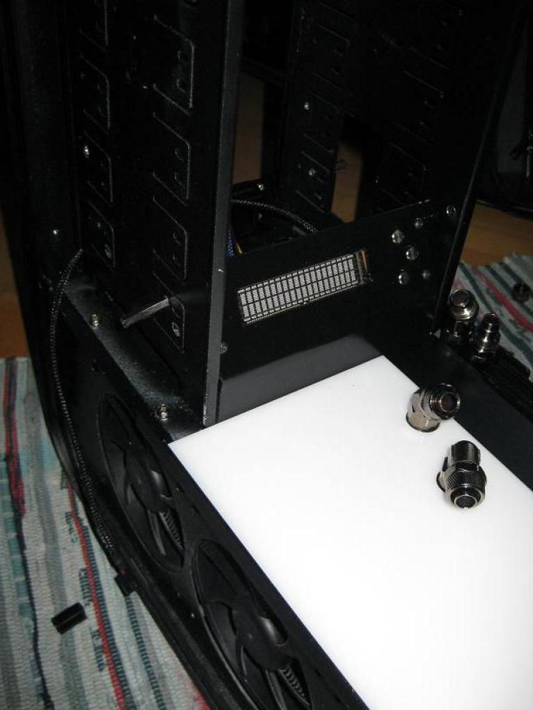 [22/04/2010] Faszinierende Luxus-Casemod: XE's Murdermod in Black and Blue (100)