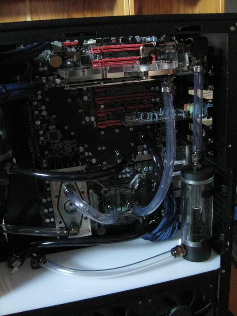 [22/04/2010] Faszinierende Luxus-Casemod: XE's Murdermod in Black and Blue (102)