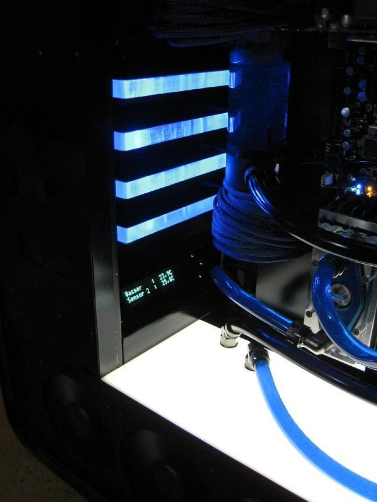 [22/04/2010] Faszinierende Luxus-Casemod: XE's Murdermod in Black and Blue (103)