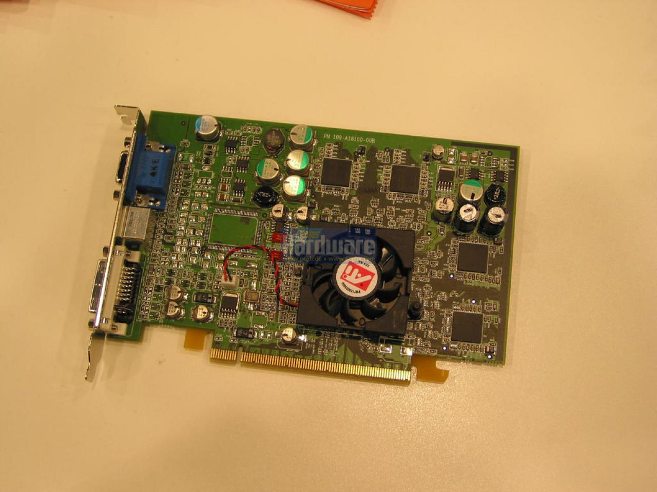 [15/04/2010] Atis RV380: Eine neue Version der Radeon 9600 war der erste native PCI-Express-Chip.